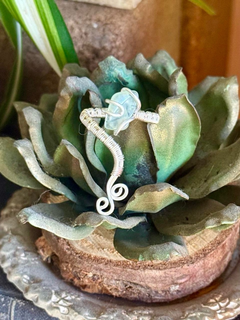 Handmade prehnite wire wrapped ring - Picture 6 of 7